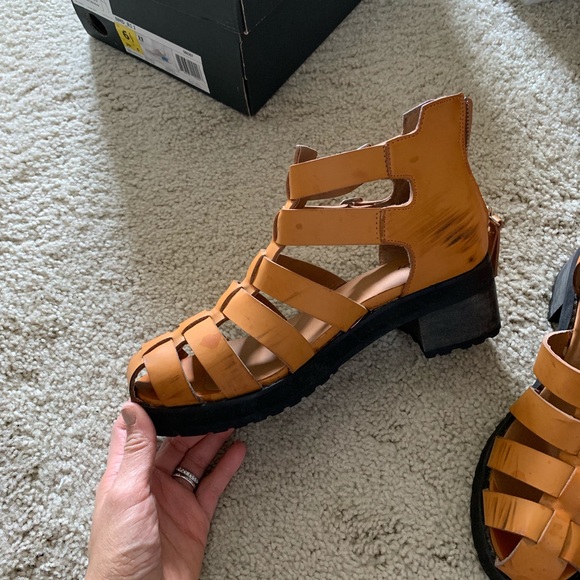 Heels. - Picture 2 of 4